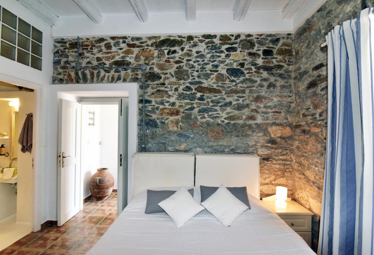 Thomas Villas On The Beach Katapola Exterior photo
