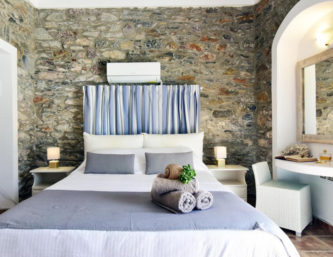 Thomas Villas On The Beach Katapola Exterior photo