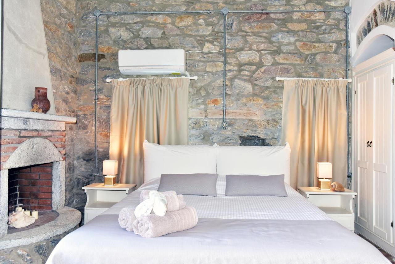 Thomas Villas On The Beach Katapola Exterior photo