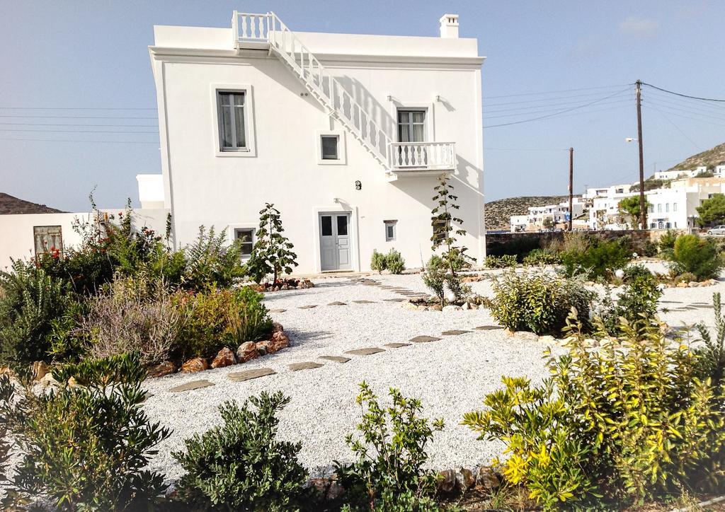 Thomas Villas On The Beach Katapola Exterior photo