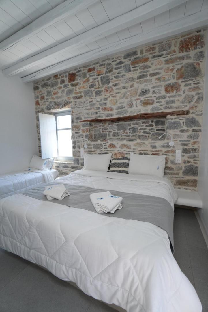 Thomas Villas On The Beach Katapola Exterior photo