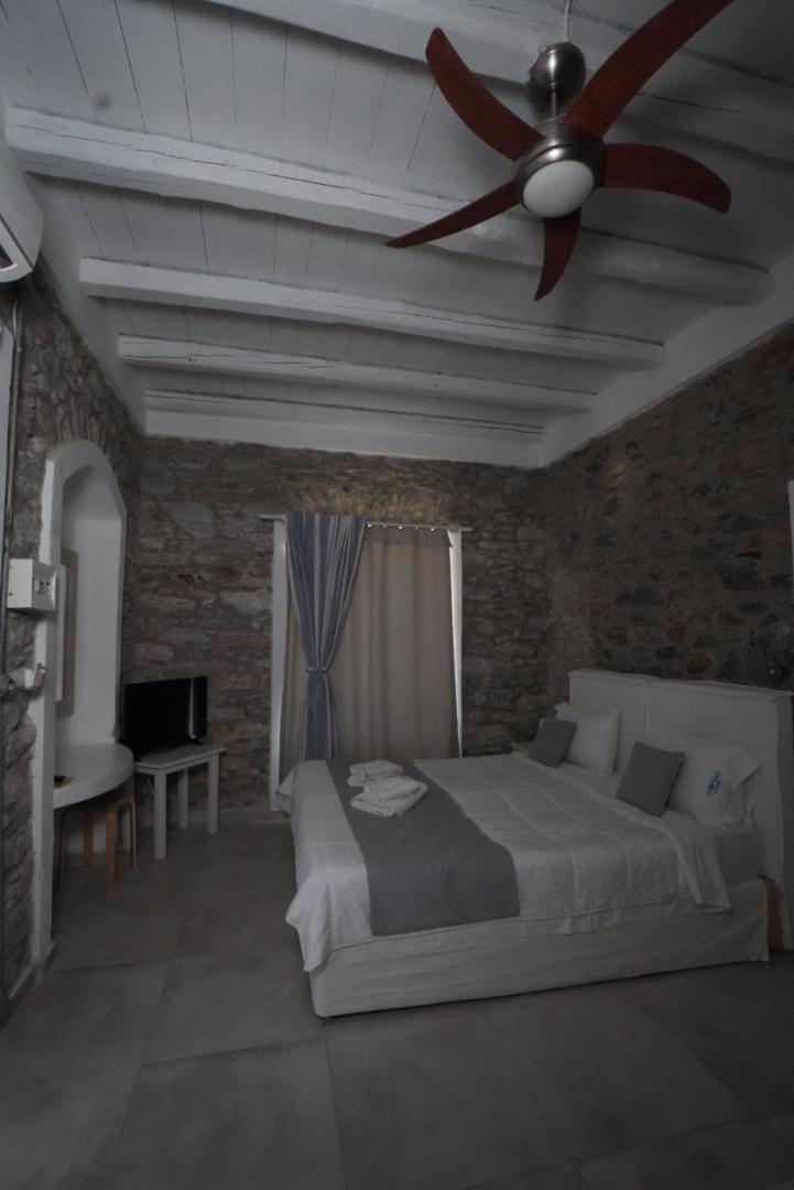 Thomas Villas On The Beach Katapola Exterior photo
