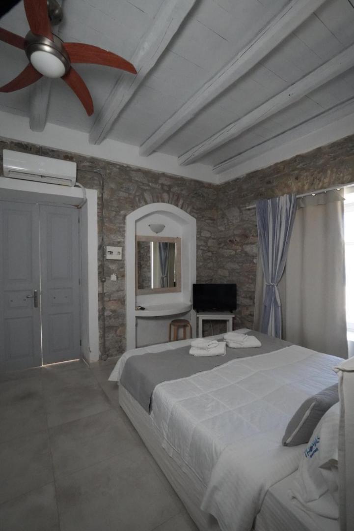 Thomas Villas On The Beach Katapola Exterior photo