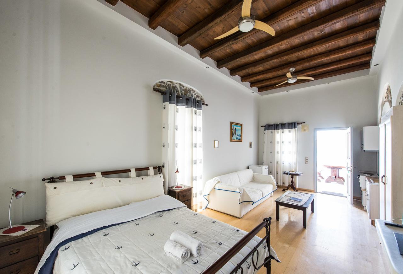 Thomas Villas On The Beach Katapola Exterior photo