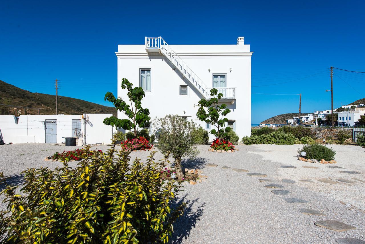 Thomas Villas On The Beach Katapola Exterior photo
